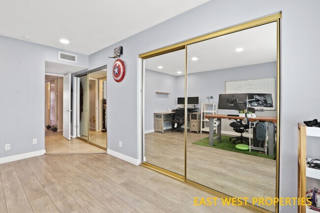 Building Photo - 2409 Sommerset Dr