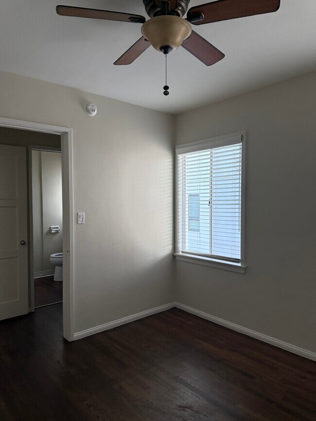 Building Photo - 14812 Magnolia Blvd