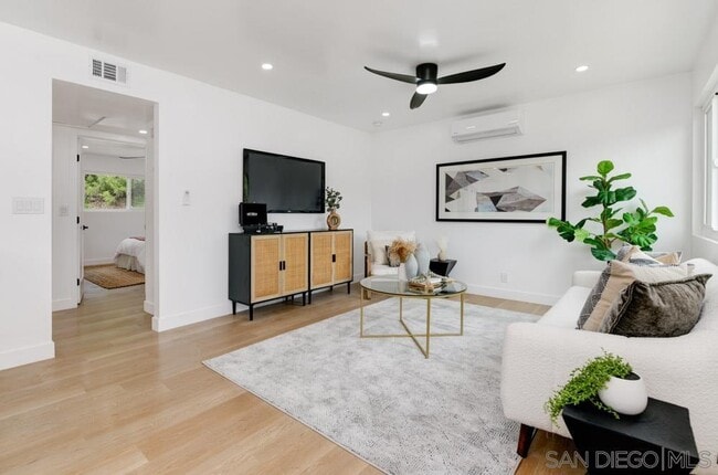 Building Photo - 210 Rosebay Dr