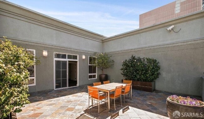 Building Photo - 821 Folsom St