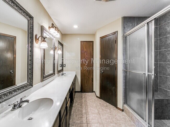 Building Photo - 3837 Sunward Cir