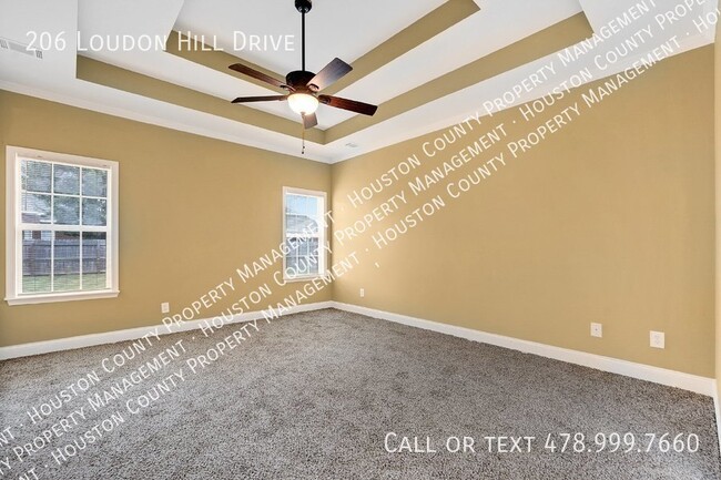 Building Photo - Single level - Split floor plan - All bric...