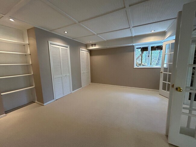 Building Photo - Central AVL - Large Custom Built Home with...