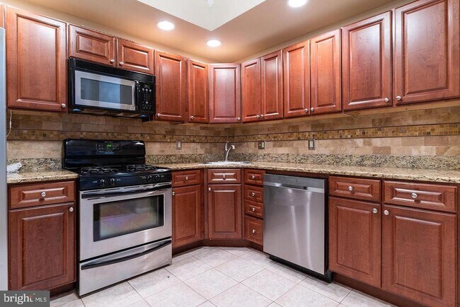 Building Photo - 1523 Green St