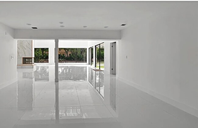 Building Photo - 4031 Coral Hills Dr