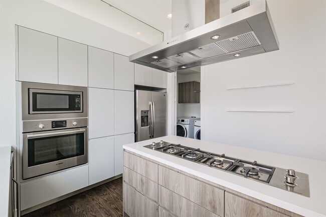 Building Photo - 1157 W 18th St