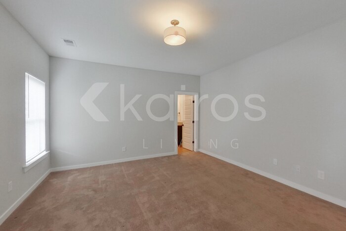 Building Photo - 471 White Oak Cir