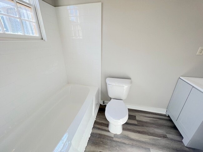 Building Photo - 3 BED | 2 BATH | VICTORIAN DISTRICT | PRIVATE BACK PATIO