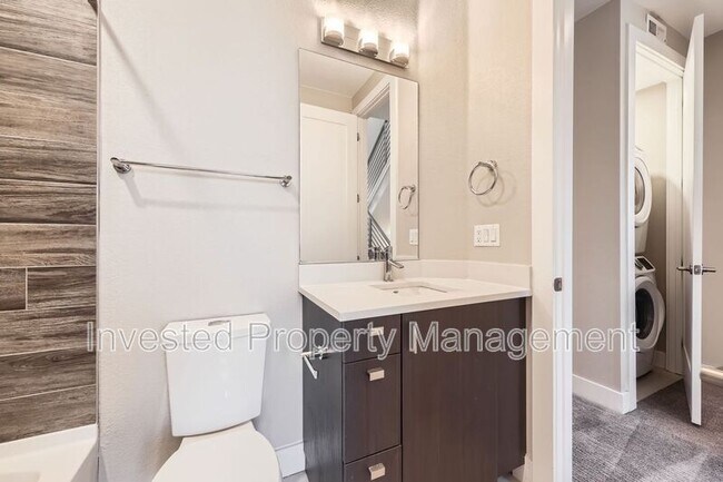 Building Photo - 1323 Elati St