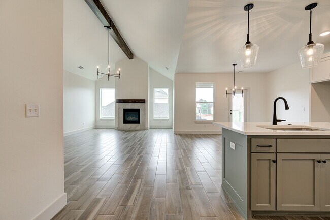 Building Photo - 2116 Josslyn Pl