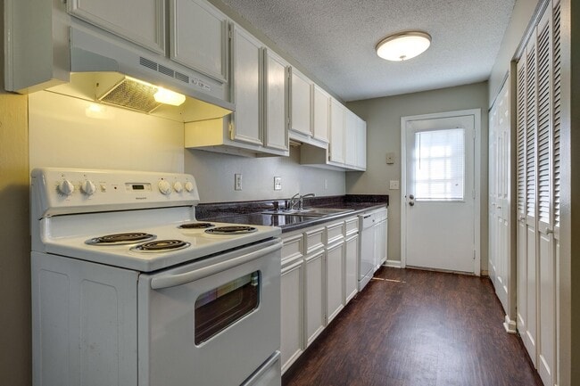 Building Photo - 1301 Neelys Bend Rd