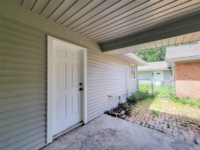 Building Photo - 5103 Karu Dr