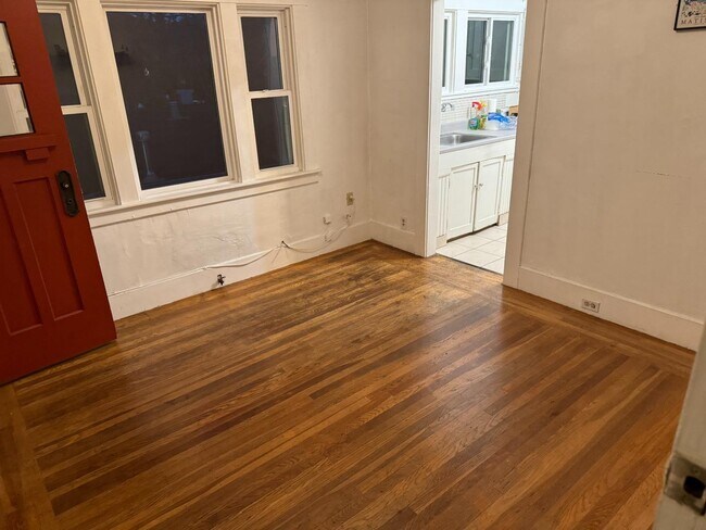 Building Photo - 2139 Prince St