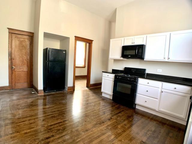 Building Photo - 3 bedroom in Chicago IL 60623