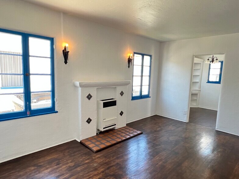 Living Room - 1931 Avalon St