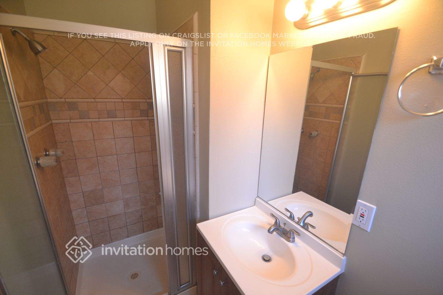 Building Photo - 533 W 224th St