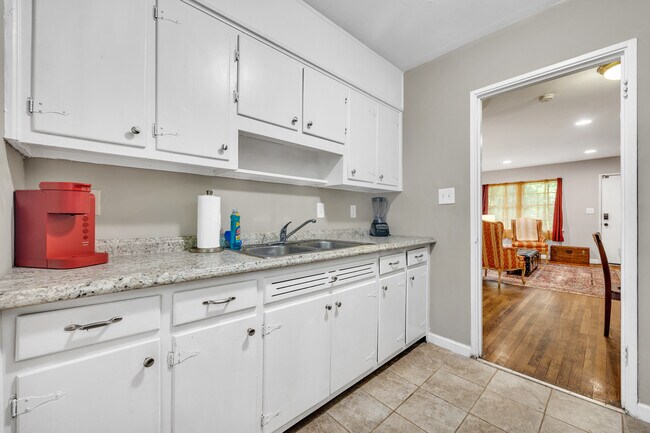 Building Photo - 2160 Lenox Rd NE