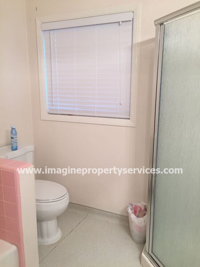 Building Photo - Charming Home For Rent