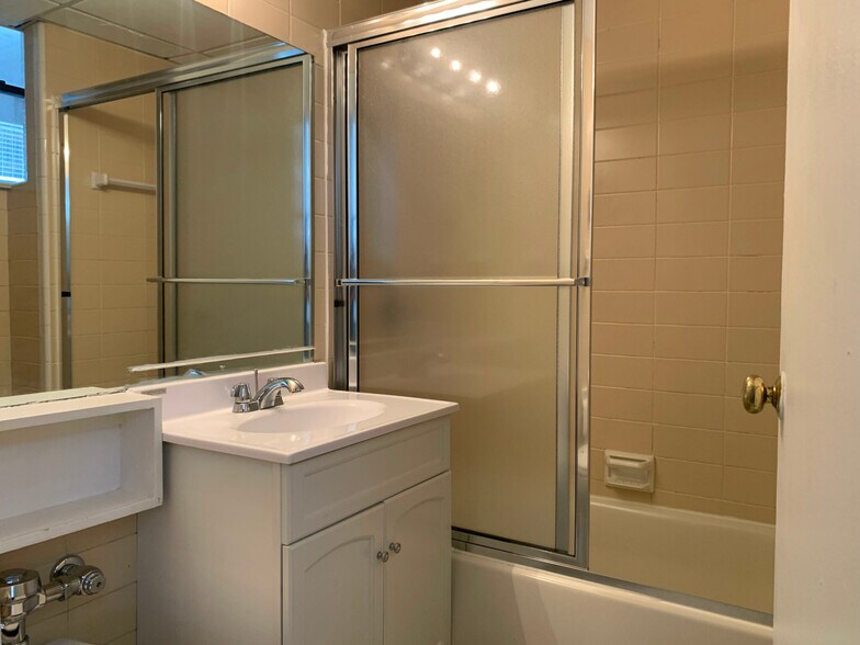 Building Photo - 62 Boylston St