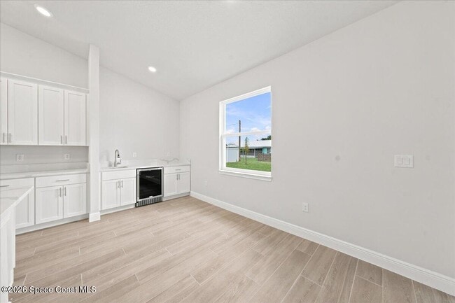 Building Photo - 407 Cellini Ave NE