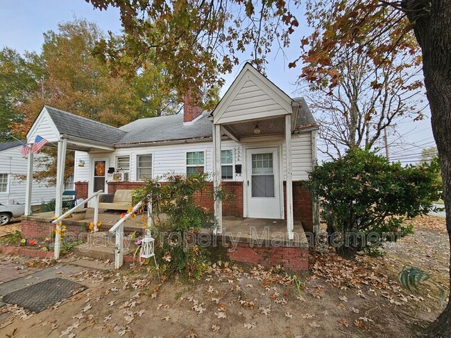 Building Photo - 1338 Rayon St