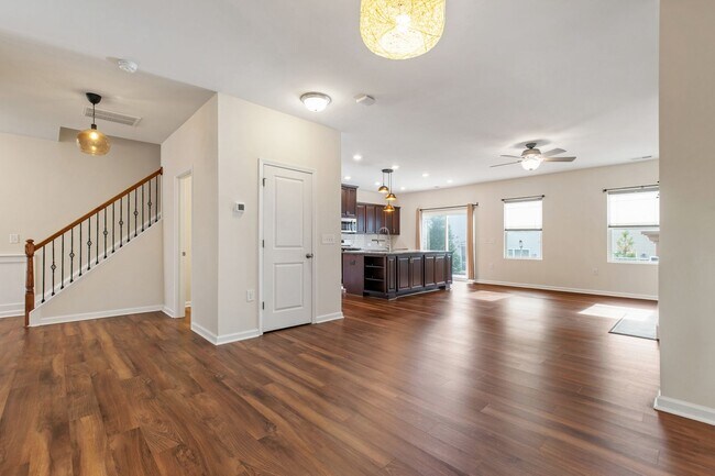 Building Photo - Charming, Well-Maintained Home in Central Morrisville!