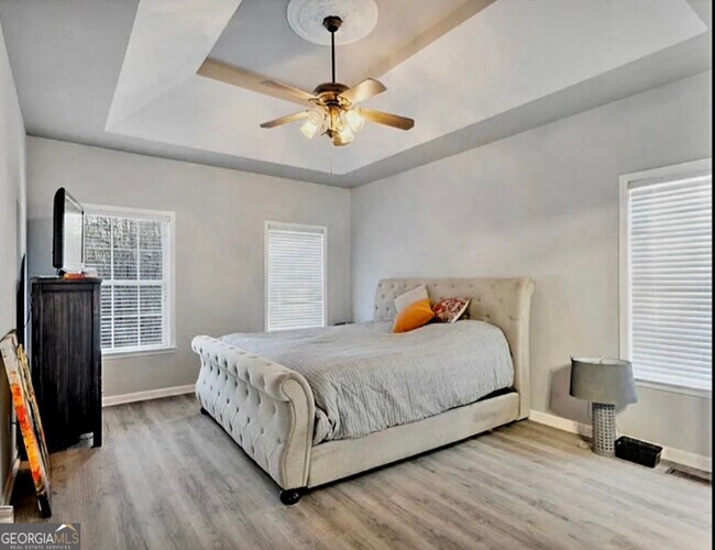 Building Photo - 564 Edgefield Way
