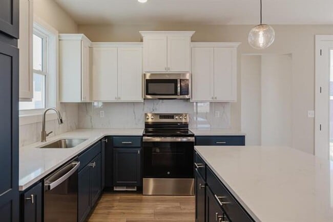 Building Photo - Brand New 5 bed/3.5 bath