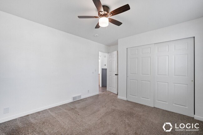 Building Photo - 5155 Saguaro Dr