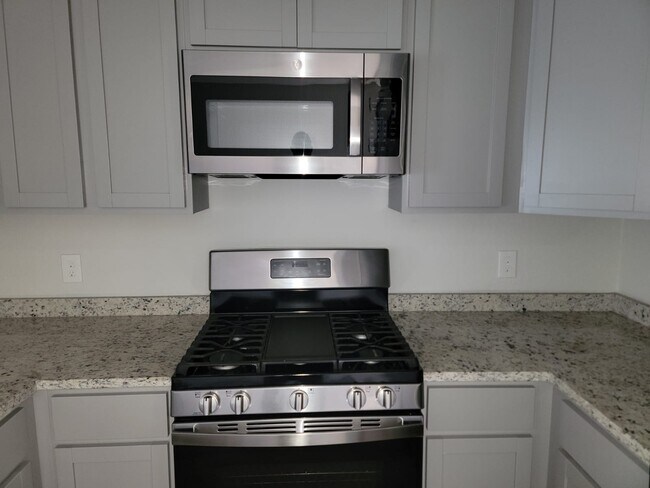 Building Photo - 412 Abigail Aly