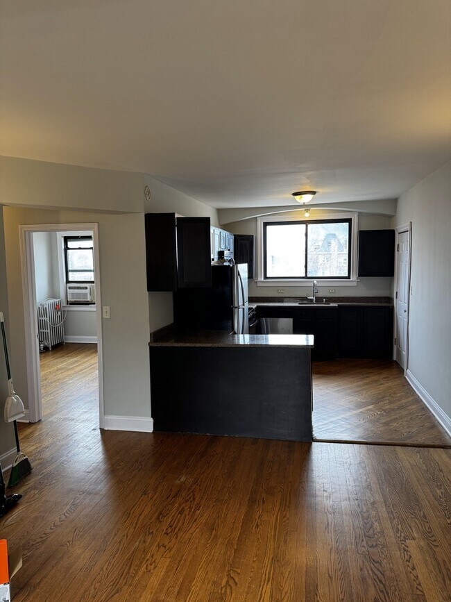 Building Photo - 5655 N Spaulding Ave