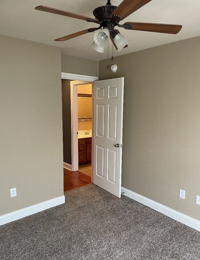 Building Photo - "Charming 3 Bedroom Home with 2 Full Baths in Jonesboro, AR - Don't Miss Out!"