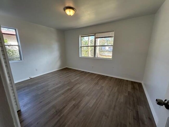 Building Photo - 760 Greenway Pl