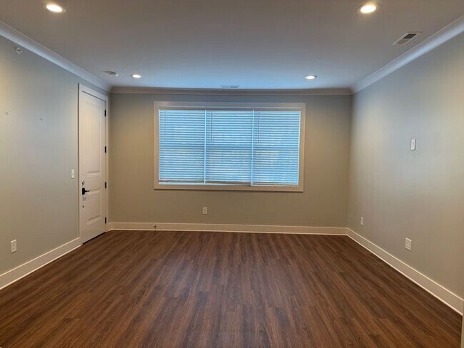 Building Photo - Modern 1 Bedroom Condo in the Heart of Melrose