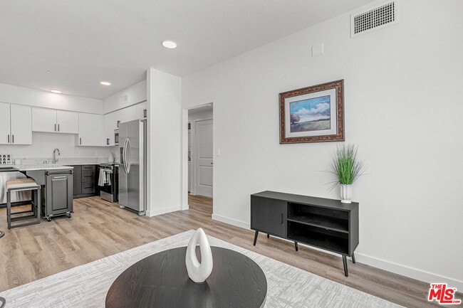 Building Photo - 10824 Blix St