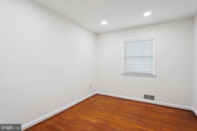 Building Photo - 6302 Orchid Dr