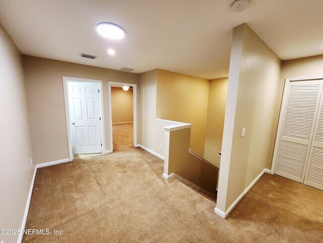 Building Photo - 6844 Misty View Dr