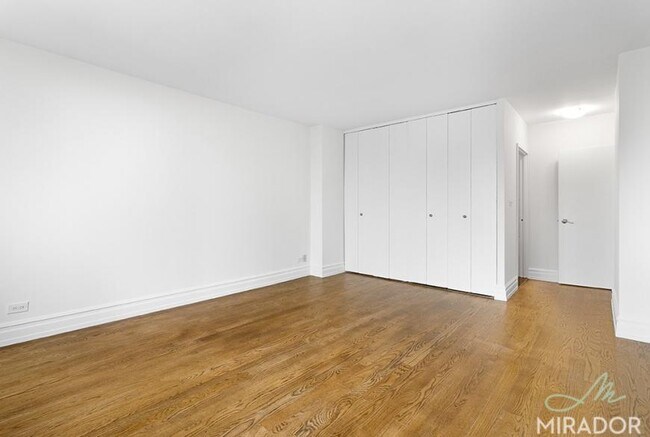 Building Photo - 3 bedroom in New York NY 10023