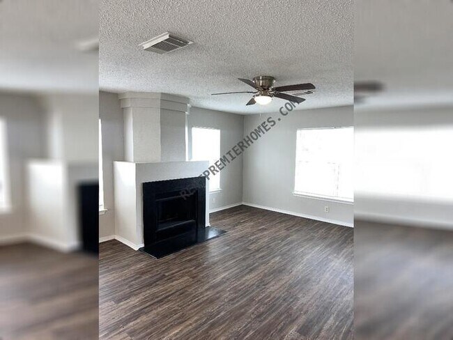 Building Photo - 375 Stone Point New Braunfels TX 78130