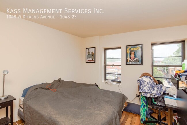 Building Photo - 1048 W Dickens Ave