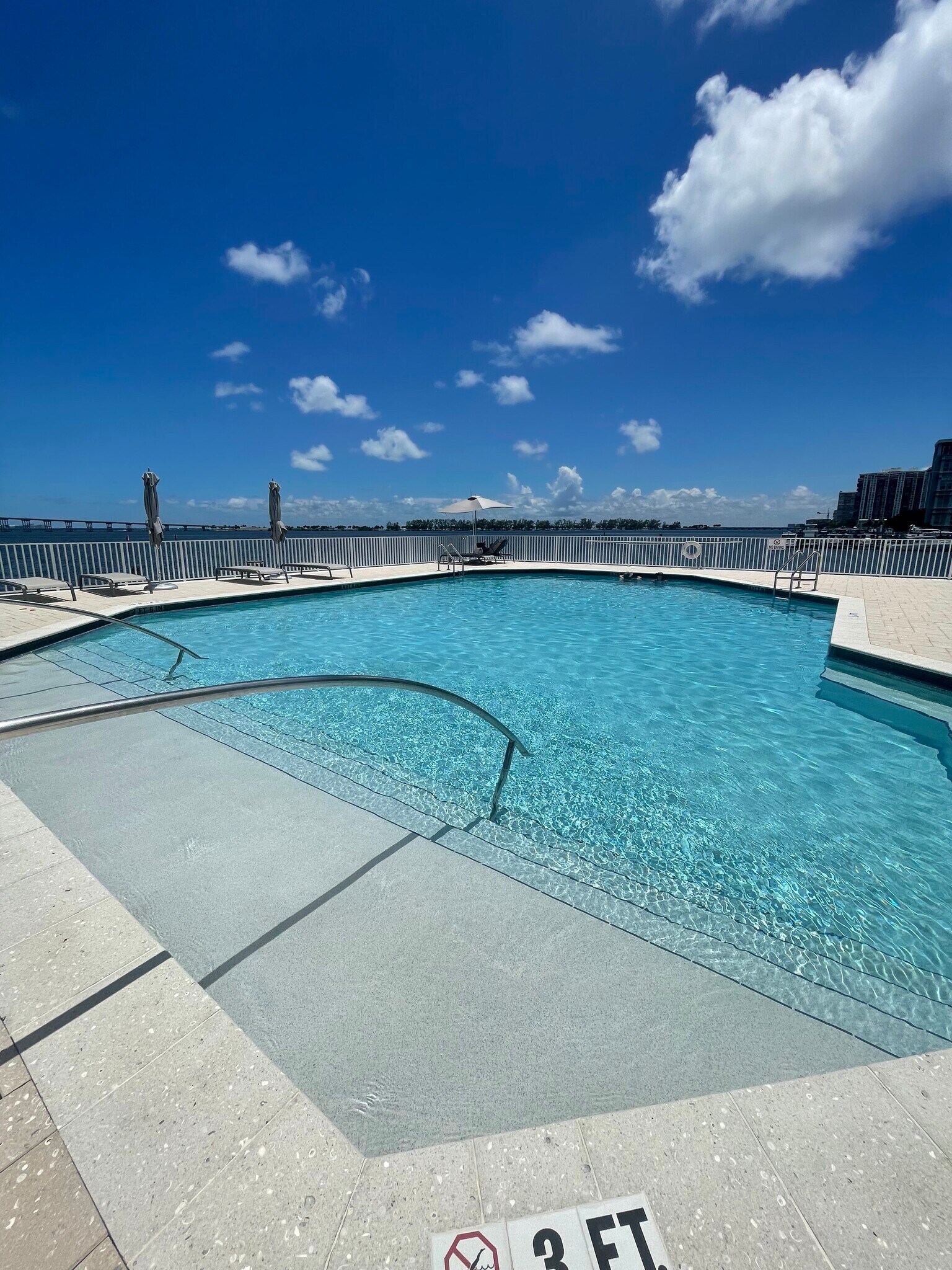 Building Photo - 126 SE 15th Rd