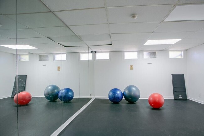 Gym Aerobic Space - 3106 Summertime Ln