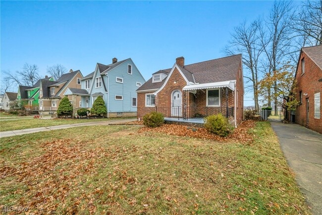 Building Photo - 766 E 232nd St