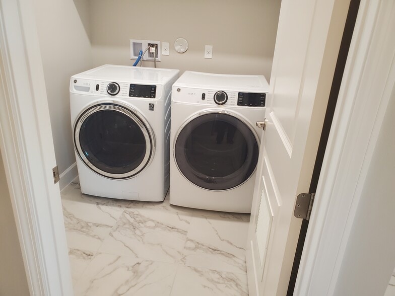 Building Photo - 11826 SW Oceanus Blvd