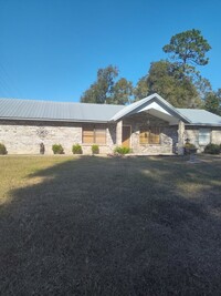 Building Photo - NE OCALA HOME