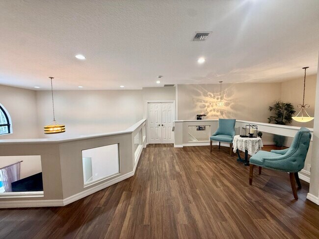 Building Photo - 212 Lone Pine Dr