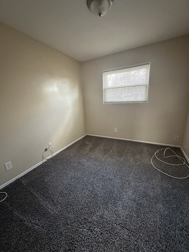 Building Photo - 299 Dashwood Dr