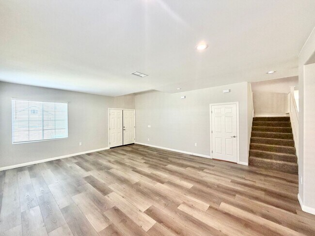 Building Photo - 24850 Sunset Vista Ave