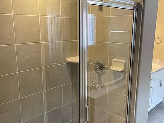 Building Photo - Gorgeous 4-Bed Home in Enclaves at Mountain Vista (D49)