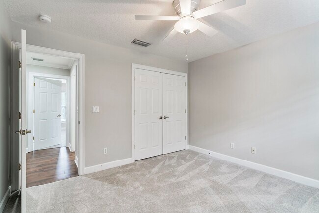 Building Photo - 206 2nd St